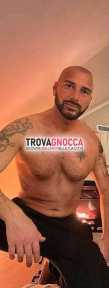 massaggiatore professionista specializzato trattamenti naturisti.