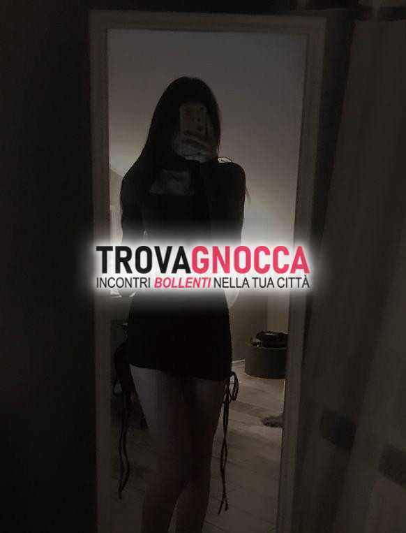 giovane studentessa italiana cerca momenti piacere 💕