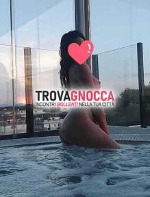 giovane e affascinante sono disponibile 24 ore 24. vieni conoscermi