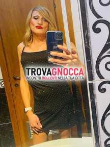 trav femminile curata e sexi oggi è casa e si sente dolce e pronta incontrare belle persone.