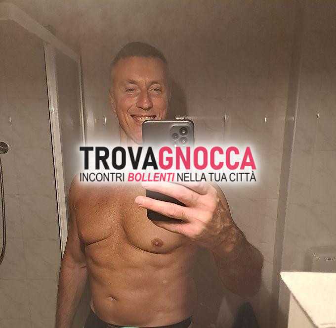 cerco incontro donna bella presenza 20 e 44 anni. io ho 46 anni e vivo modena. potremmo iniziare aperitivo e se ci piacciamo continueremo serata. 😉😉