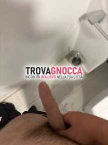 foto cazzo moscio se vuoi arrapato scrivimi e ti manderò altre foto cazzo 20cm