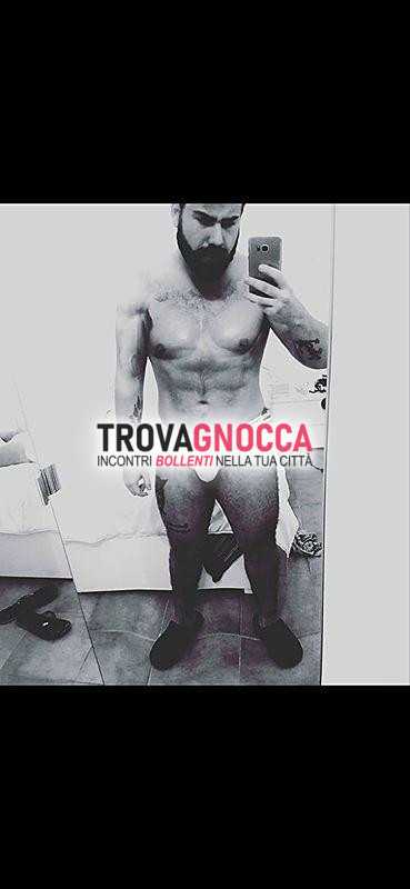 ragazzo siciliano alla ricerca un'interessante compagnia
