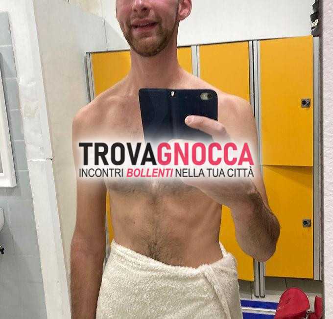 ragazzo italiano disponibile adesso momenti intimi 
