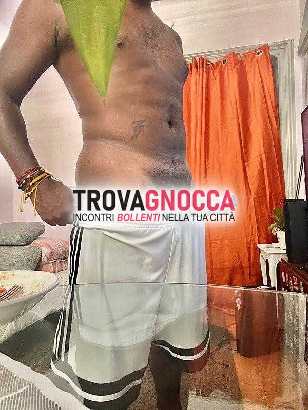 ragazzo nero latino disponibile coppie mature cerca nuove esperienze