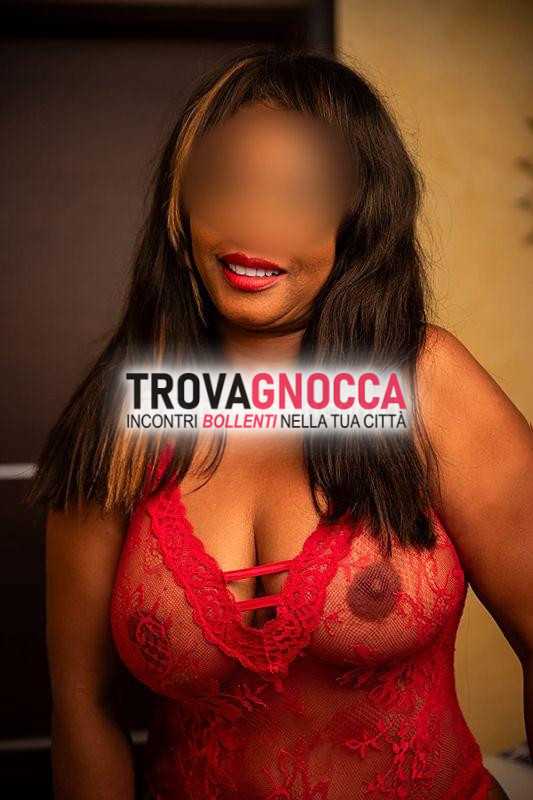 incantevole donna cubana pronta gentile uomo che cerca un'esperienza unica
