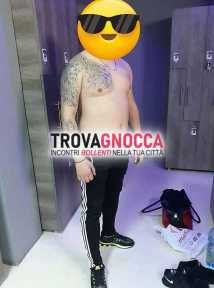 sono escort maschile pronto offrirti esperienze indimenticabili.