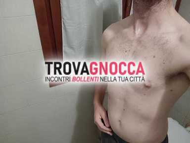 novità ragazzo affascinante ti offre piacevole esperienza intima.
