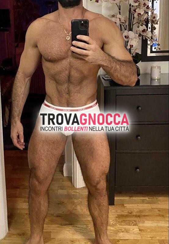 massaggiatore dotato offre un'accoglienza ambiente tranquillo e riservato chi cerca momento totale relax.