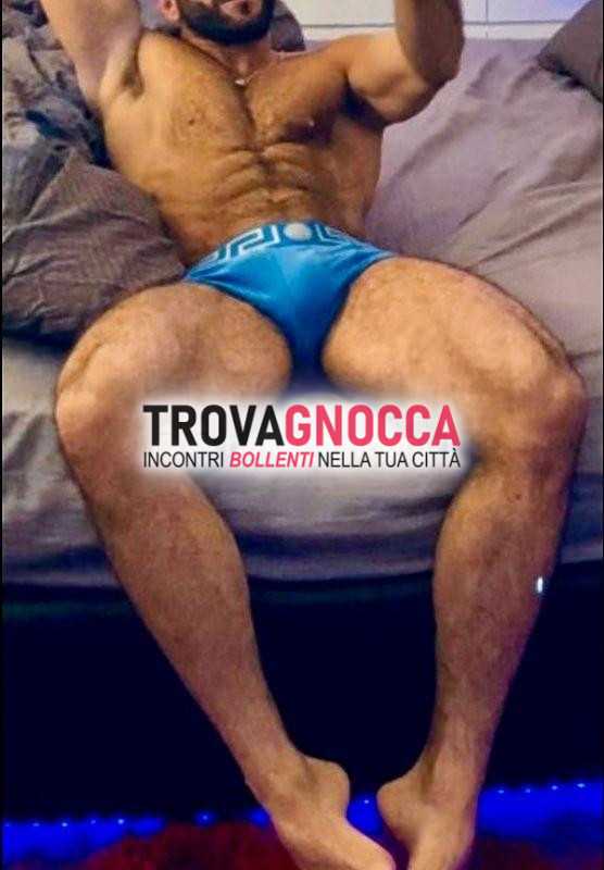 massaggiatore dotato offre un'accoglienza ambiente tranquillo e riservato chi cerca momento totale relax.