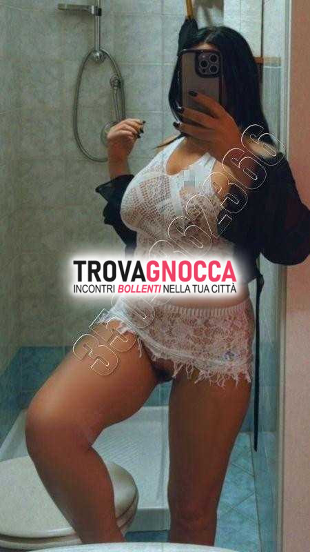 carolina offre un'esperienza fantastica bocchino senza paragoni baci lingua e focus sul suo sensuale lato b.