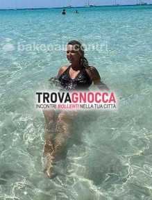 victoria sono bellezza avvolgente e seducente pronta ad accoglierti nel mio morbido letto. solo italiani. no numeri riservati. ambiente rinfrescato e confortevole. victoria sono bellezza avvolgente e seducente pronta ad accoglierti nel mio morbido letto. solo italiani. no numeri riservati. ambiente rinfrescato e confortevole.