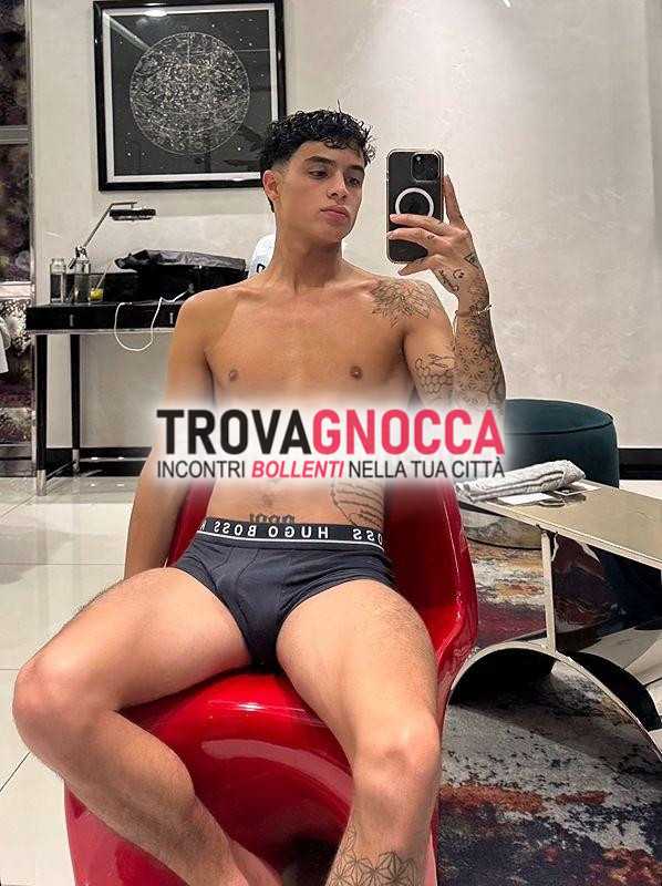 massaggiatore 🔥 attivo xl 🍆🍆🍑 e pasivo🍑🍑 ragazzo giovane 26 anni affascinante e caldo 🥵 🐷 momenti relax indimenticabili 📞