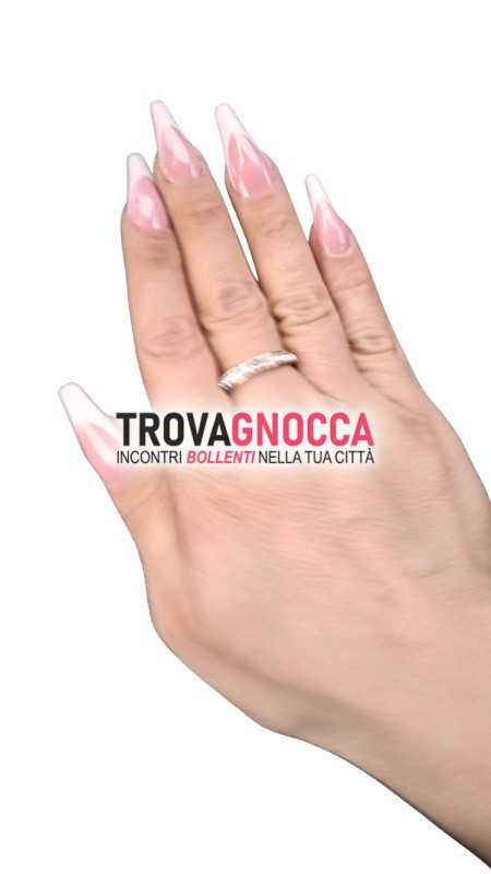 passivo maskilissimo unghie finte lunghe amo graffiare e spompinare. leggi descrizione altrimenti blocco subito