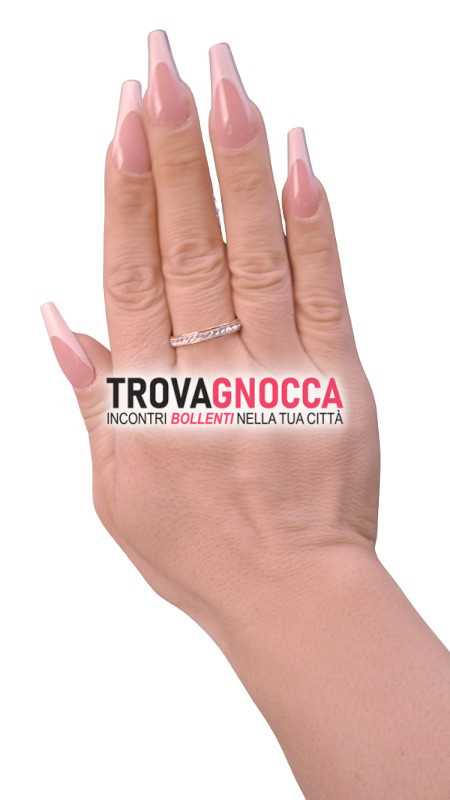 passivo maskilissimo unghie finte lunghe amo graffiare e spompinare. leggi descrizione altrimenti blocco subito