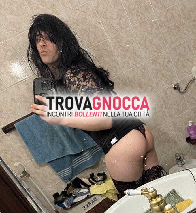 trav troia cerca qualcuno che porti divertirsi cazzate giro.