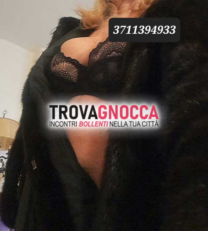di passaggio signora italiana matura completa