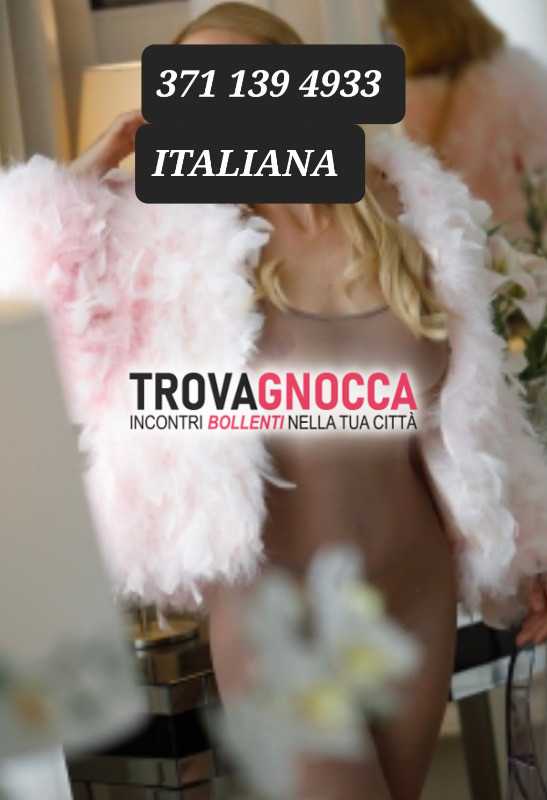 di passaggio signora italiana matura completa