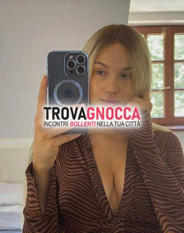 ragazza universitaria 21 anni offre videochiamate hot e sensuali 🥵💋