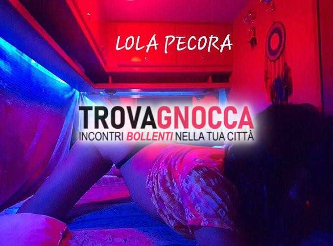 giovane trav dall'abilitÀ impareggiabile nel succhiare