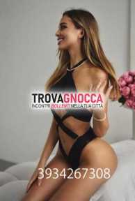 sofia massaggiatrice biondina tuo relax