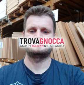 chi mi fa po ti compania casa mia scopata e sega se sono bravo mi potete farmi mancia
