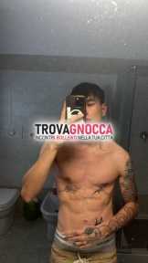 giovane boy cerca mami