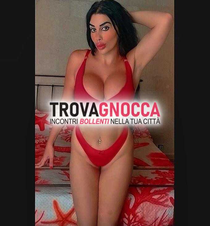 ginevra modella curvy italiana origini pugliesi È qui prima volta rimini