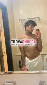 giovane ragazzo latino giovane ragazzo latino
