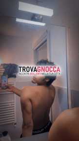 giovane ragazzo latino giovane ragazzo latino