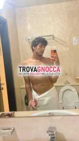 giovane ragazzo latino giovane ragazzo latino