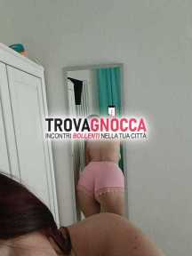 affascinante ragazza moldava disponibile aperta anche stranieri purché siano rispettosi e rilassati.