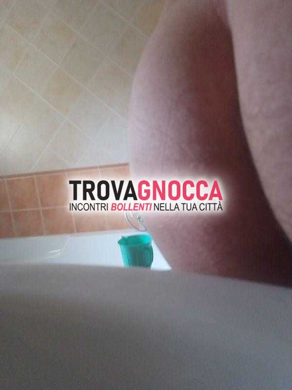 ciao sono uomo gay passivo e non mercenario. sono cerca coppia uomini gay bianchi cui divertirsi e chiavare. se siete interessati potete venire trovarmi via cardinale alessandro lualdi numero 37 a.
