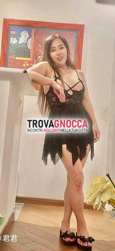 oggi un'orientale sensuale e sexy È qui È mia prima volta e sei davvero bellissima. sono veramente brava letto vieni prendermi non te ne pentirai