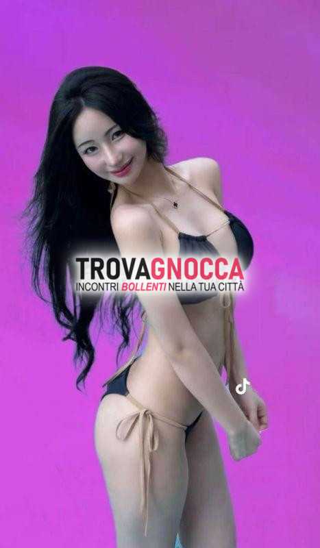 lory ragazza orientale disposta divertirsi anche compagnia un'amica