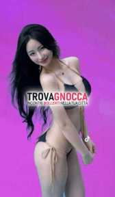 lory ragazza orientale disposta divertirsi anche compagnia un'amica