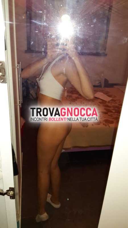 new new. . bellissima bambolina piccola e magrina jessica ragazza italiana ti aspetta passare momenti piacevoli parcheggio facile massima riser
