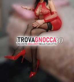 francesca italiana 🇮🇹 dai tratti insospettabili nel mio tempo libero amo trasgredire. desidero condividere miei giochi perversi te ❤️👄.