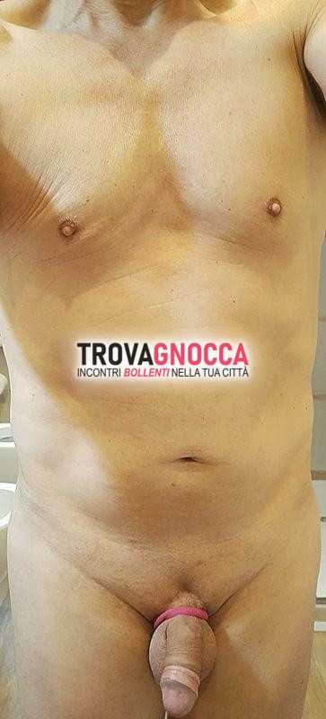 schiavo minidotato pulito e ubbidiente cerca padroni maturi o coppia che accolga incontri sottomissione. disponibile solo se ospitali sarÒ completamente vostro