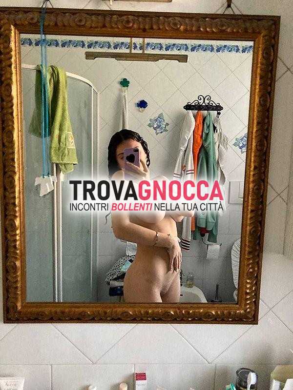incantevole e meravigliosa ragazza sensuale e gentile foto video e videochiamata.