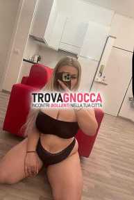 quella che osservi 😻😻❤️ è proprio lei 👅😻🍑🍒 foto sono assolutamente autentiche