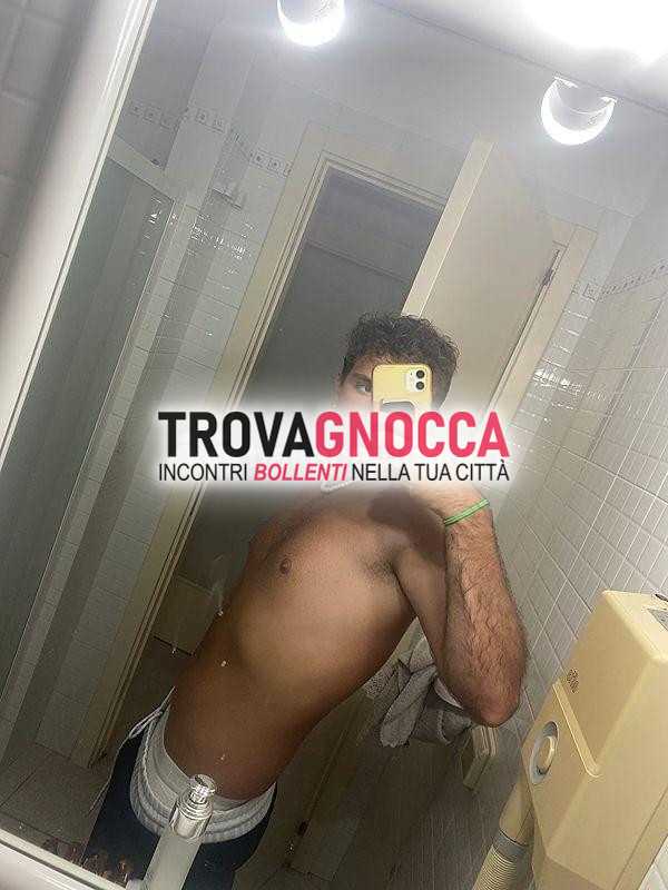 rocco😁😁 zona mesagne disponibile fino fine agosto esperienze ogni tipo. contattatemi e prepariamoci divertirci insieme