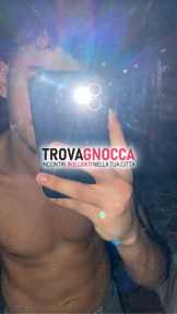 ragazzo giovane disponibile donne mature pronte vivere momenti passione e desiderio. sarÒ qui farle impazzire e farle sentire rinate 😘