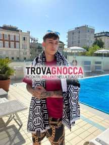 novità ventenne italiano dotato massaggiatore