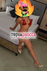 coppia giovanissima è alla ricerca incontri occasionali coppie e singoli generosi. desideriamo esperienze autentiche e sensuali senza nulla meccanico.