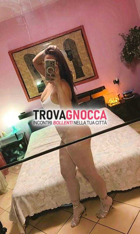 antonela menin. bruna seducente e irresistibilmente profumata 🫦🔥