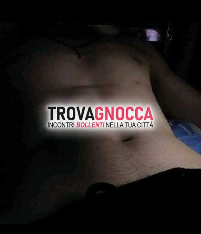 ho 23 anni e sono alla ricerca donna. sono persona simpatica e onesta al 100 💯💯. niente uomini favore evitiamo perdere tempo. grazie