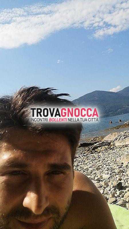 affascinante giovane 36 anni genuino e riservato.