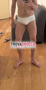 giovane affascinante e discreto 😈