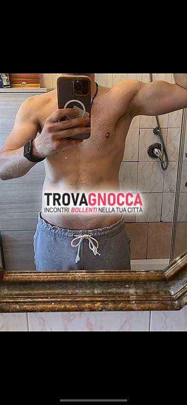 giovane affascinante e discreto.